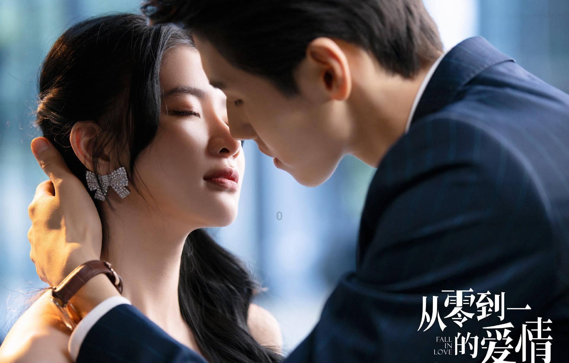 红色波浪连衣裙，既高雅又大气，这样一身凸显魅力的穿搭，你会喜欢吗？游戏画面